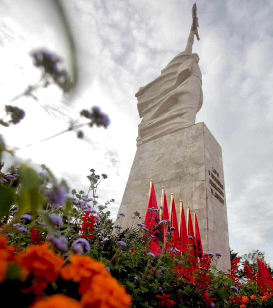 29 Nëntori, Edi Rama uron 81 vjetorin e çlirimit të Shqipërisë