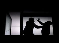 5 raste dhune në familje për 24 orë në Kosovë, prindërit mes viktimave