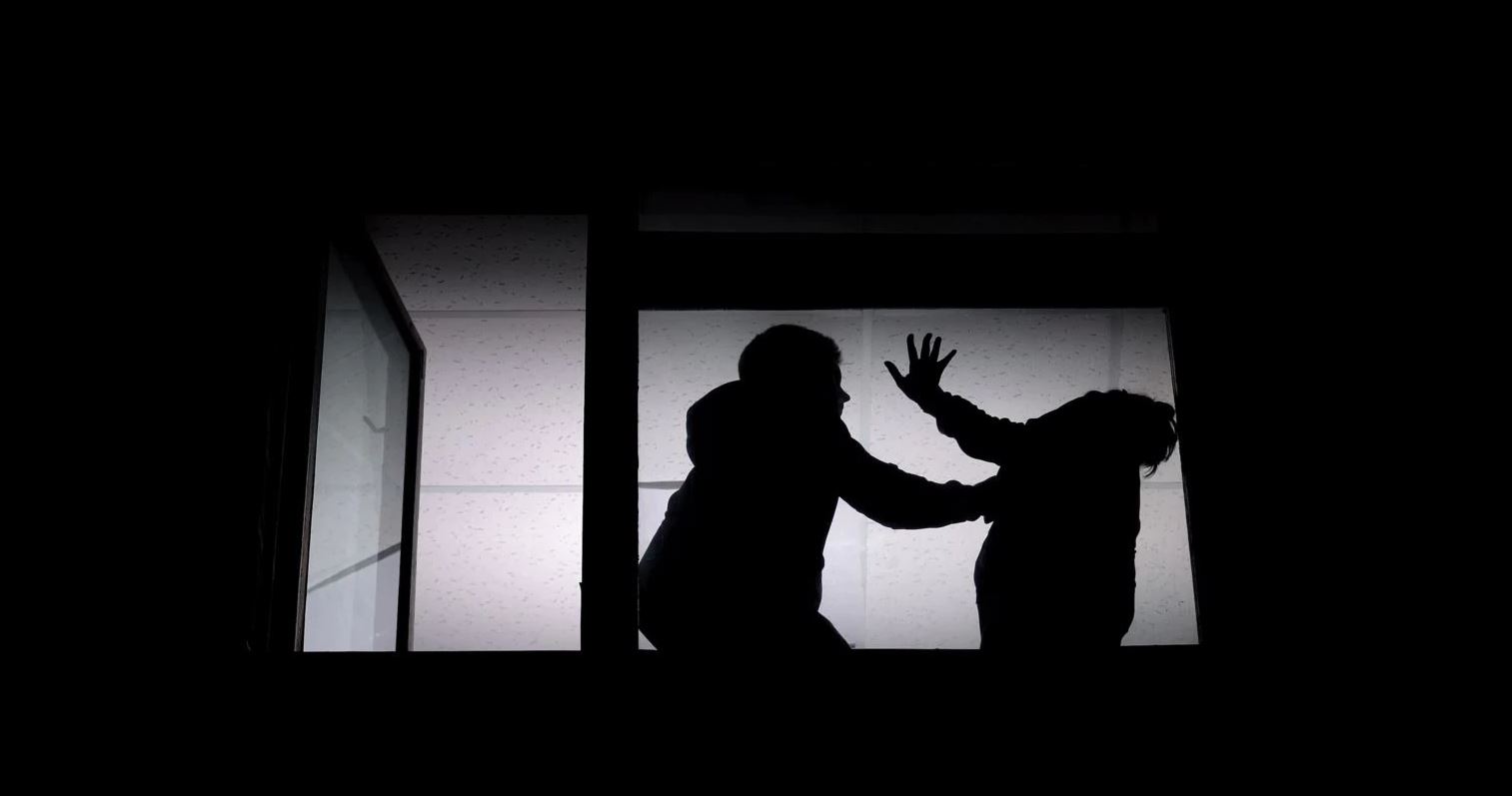 5 raste dhune në familje për 24 orë në Kosovë, prindërit mes viktimave