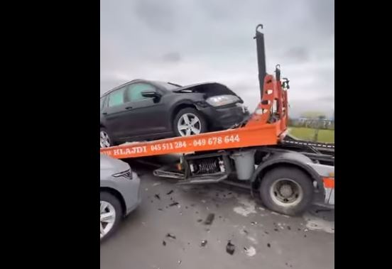 Aksident mes dy veturave në afërsi të aeroportit ‘’Adem Jashari”