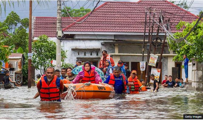 Tragjedi në Azinë Jugore: Përmbytjet shkatërrimtare lënë 600 të vdekur