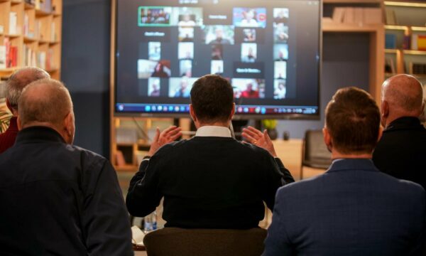 Abdixhiku takim ‘online’ me 48 degët e partisë në diasporë, i fton të vijnë masivisht për të votuar më 28 dhjetor