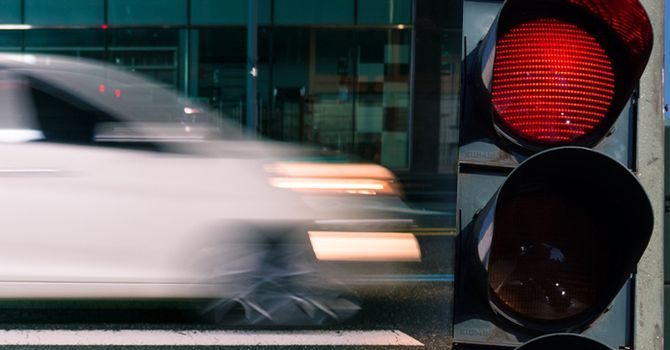 Rasti në Fushë Kosovë që policia e kualifikoi si vrasje në tentativë, gjithçka nisi për “përparësi në semafor”