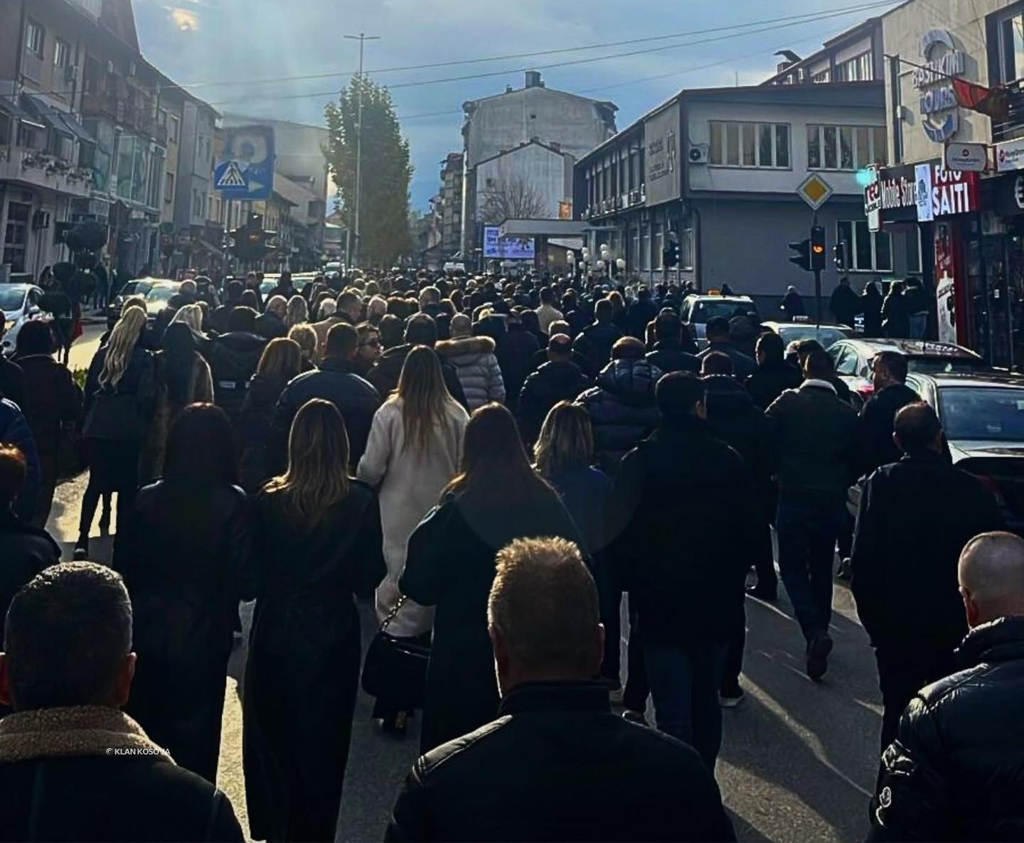 Shpat Kasapi përcillet për në banesën e fundit