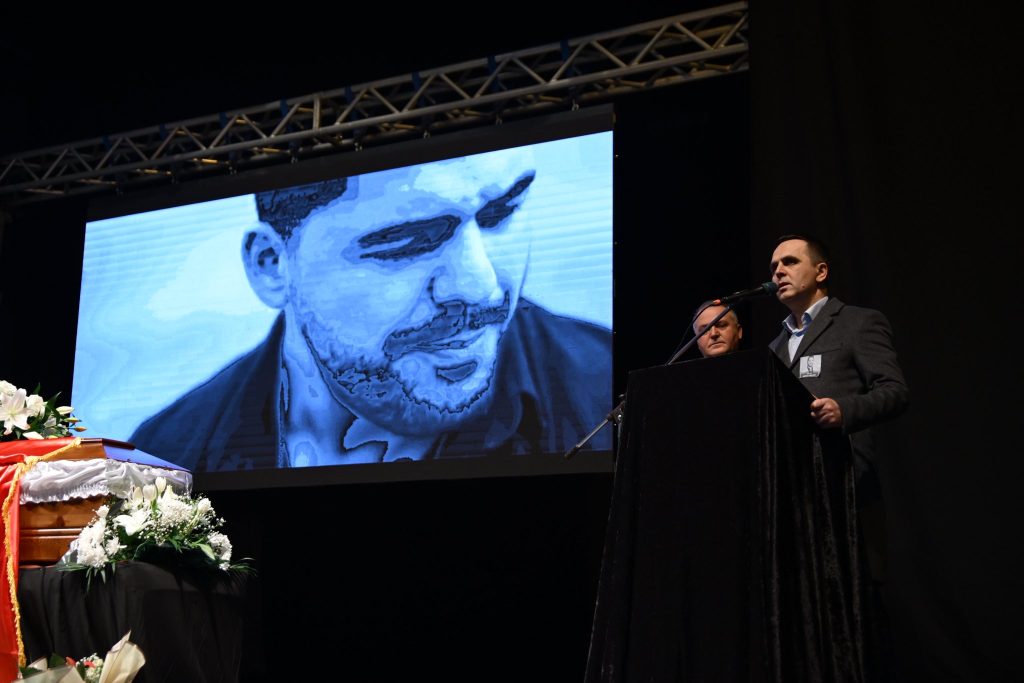 Kryetari i Tetovës i jep lamtumirën Shpat Kasapit: Tetova humbi një artist të madh