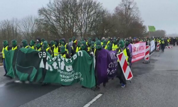 Protesta të dhunshme në Gjermani, policia shpërndan turmat