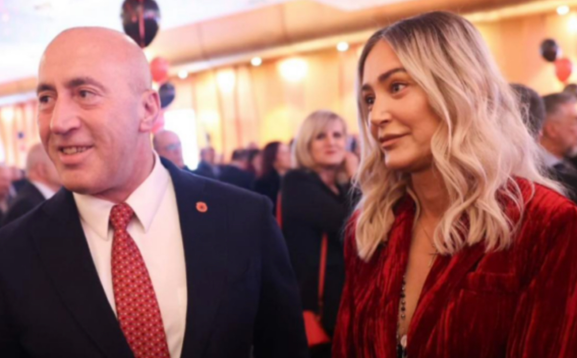 Anita Haradinaj sot befasoi me veshjen,çfare po ndodh me stilin e saj?