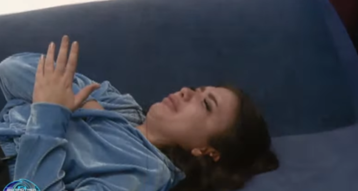 Produksioni e  pret në besë  Alben  publikon bisedën e saj me psikologen