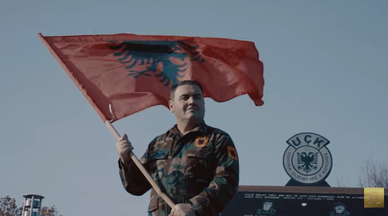 Blerim Berisha publikon këngë emocionale kushtuar vëllait dëshmor në prag të Festës së Flamurit