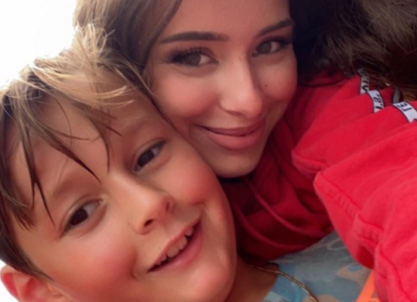 Familja e Elijonës jep deklaratën e papritur për të bijën  ajo kishte ikur nga shtëpia kur ishte fëmijë