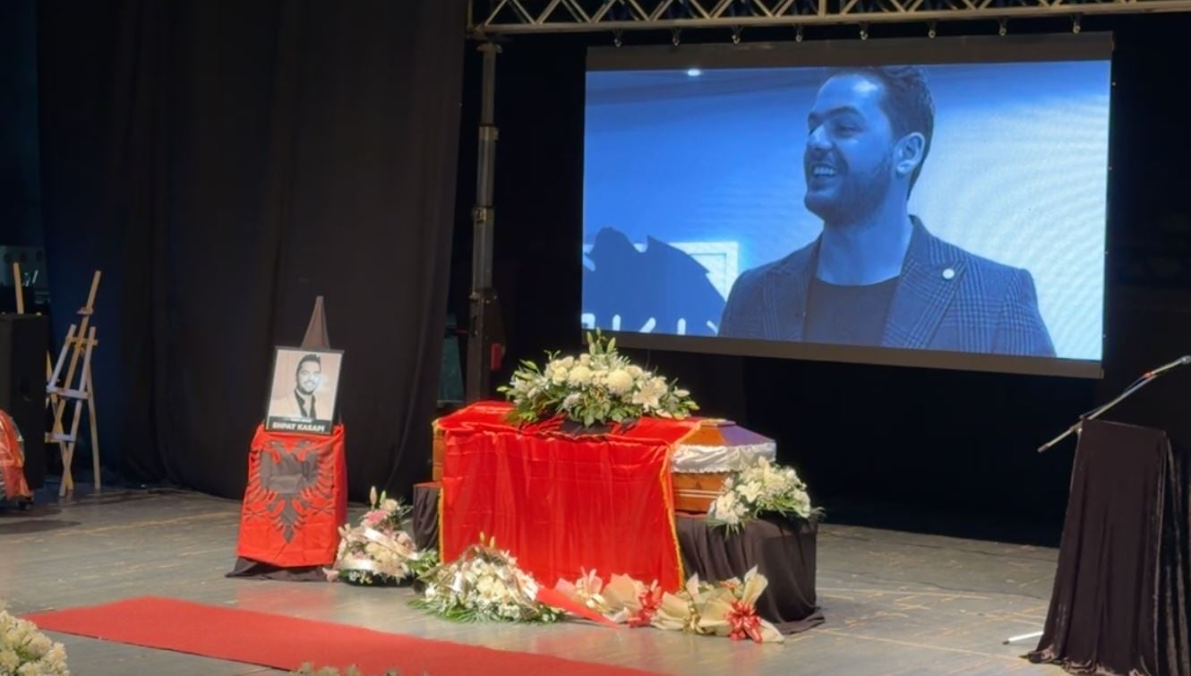 Kosovë  Shqipëri e Maqedoni e përcollën për në banesën e fundit  pamje nga varrezat ku pushon trupi i Shpat Kasapit