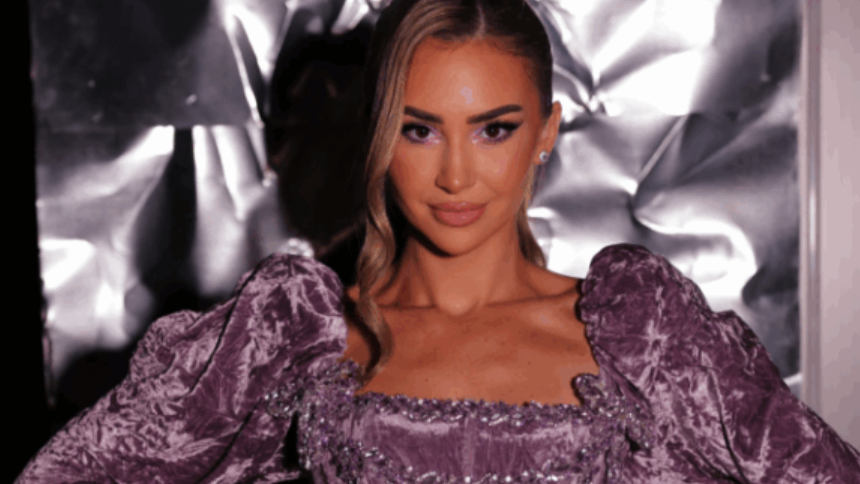 Luizi me fat me një bukuroshe si Kiara në krah