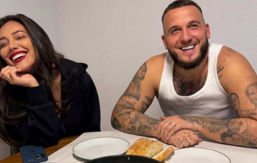 “Zoti ju dhashtë bereqet”, Mozzik i lumtur para një sofre me speca e gjizë