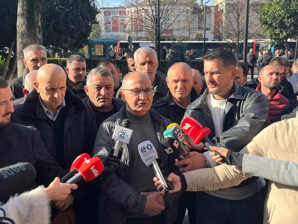 S’ka qarkullim të autobusëve në Prishtinë pa u alokuar paratë, protestuesit këmbëngulin të dalin mjetet