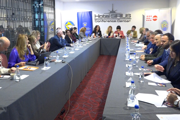 Moshat 25-35 vjeç më të prekurat nga HIV/AIDS, gjashtë viktima këtë vit