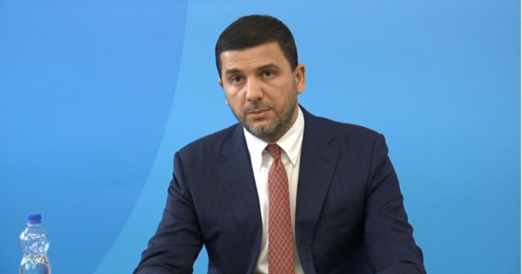 Memli Krasniqi fton mërgatën të regjistrohen për të votuar në zgjedhjet e 28 dhjetorit