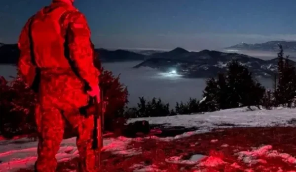 KFOR: Ushtarët po i vazhdojnë patrullimet natë e ditë në veri