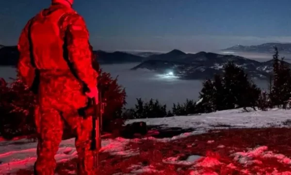 KFOR: Ushtarët po i vazhdojnë patrullimet natë e ditë në veri