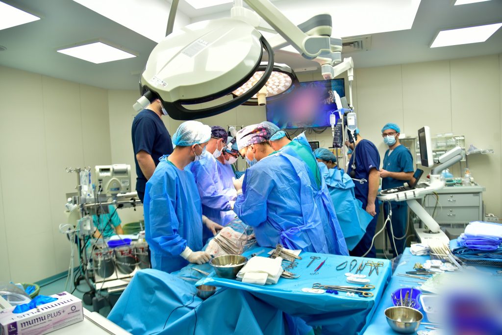 Realizohet për herë të parë zëvendësimi i harkut të aortës në QKUK