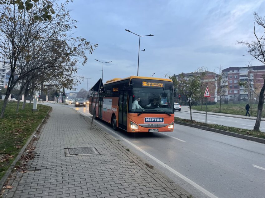 Trafiku Urban rifillon punën pas grevës njëjavore