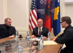 Haradinaj e pret në zyrë Bejtën – artistin e “Lules”