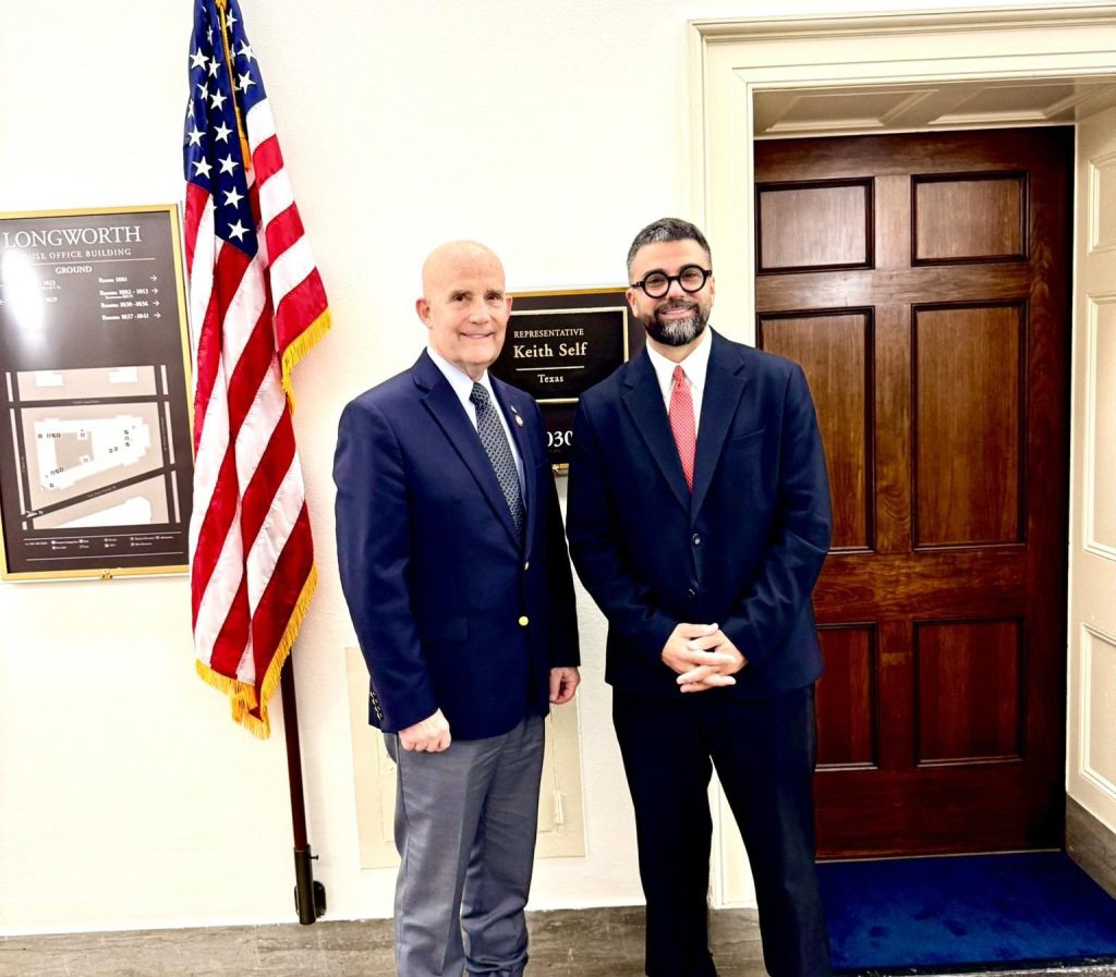 Artan Behrami publikon foto me kongresmenin amerikan Keith Self: Avokues i pathyeshëm i anëtarësimit të Kosovës në NATO