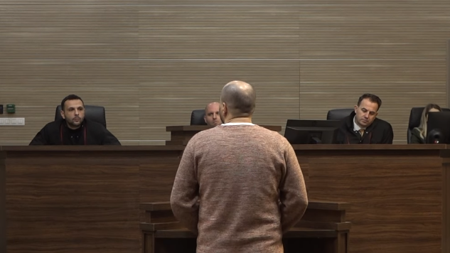 “Nuk mundën me u marrë vesh, e vrau kushëririn në mal dhe u largua”-i akuzuari para gjykatës rrëfen një ngjarje si të ishte film