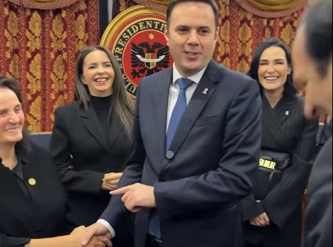 nana-ish-kon-kandidate-me-e-mire-per-deputete-shakaja-e-uke-rugoves-qe-nxiti-reagimin-e-abdixhikut