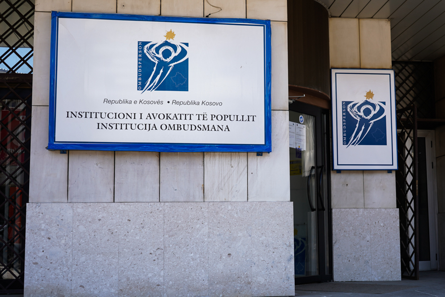 Moscertifikimi i LS së  Avokati i Popullit  Vendimi duhet të bazohet në një ligj  jo në qëndrime politike