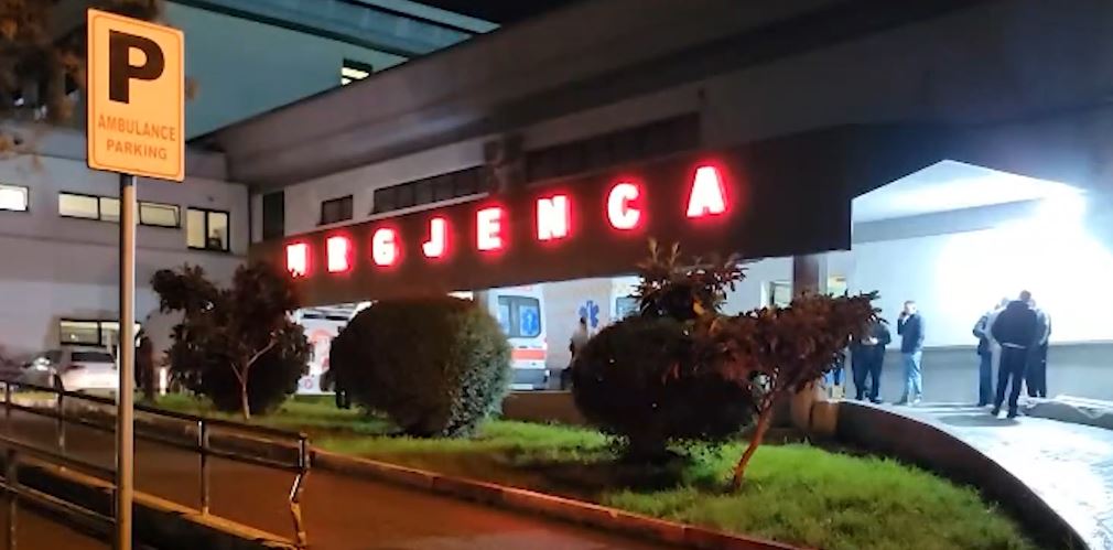 Theret me thikë një 21 vjeçar në një fshat të Durrësit