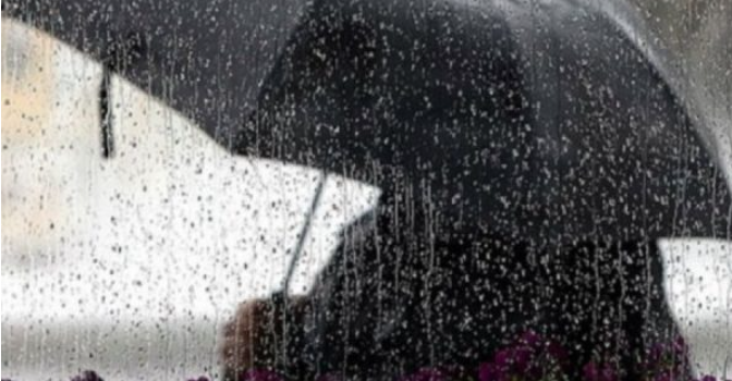 Ditë me shi sot, në disa pjesë të vendit reshje më intensive