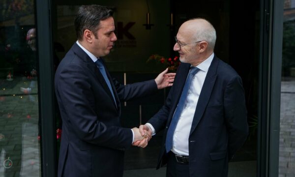 Abdixhiku pret ambasadorin francez, i flet për “përgatitjet e intensifikuara” për zgjedhjet e dhjetorit