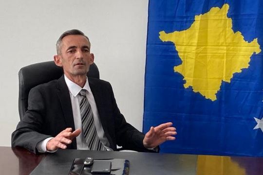 Peci tregon se kur do t’ia dorëzojë Miloviqit detyrën për drejtimin e Zveçanit