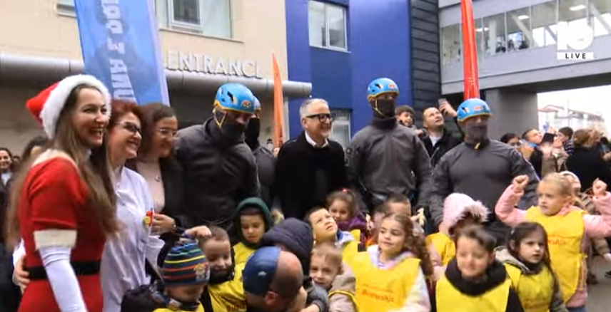 Superheronjtë zbresin në Pediatri: Në një mëngjes plot ngjyra për të vegjlit e QKUK-së