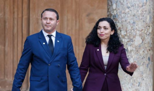 Zotëria i parë e quan shovinist asamblistin serb – “provokoi me një flamur rus” në Asamblenë e Mitrovicës së Veriut