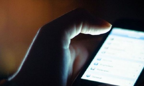 Australia ndalon rrjetet sociale për personat nën 16 vjeç