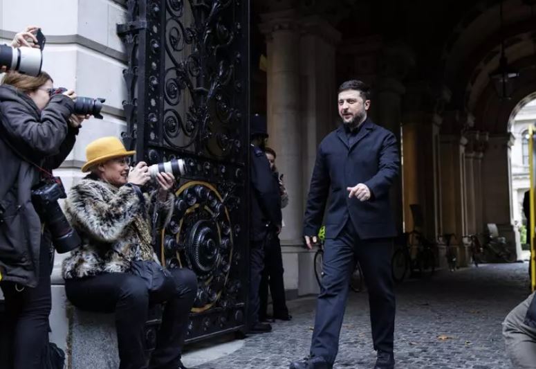 Zelensky arrin në Romë, takohet fillimisht me Papën, pastaj me Melonin