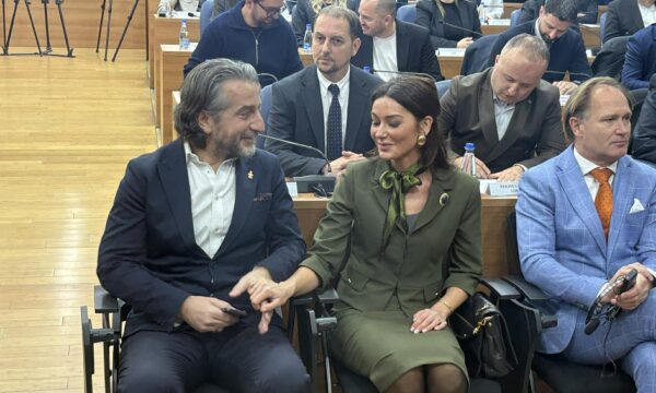 Rama krah bashkëshortes në komunë, e pret betimi për mandatin e dytë