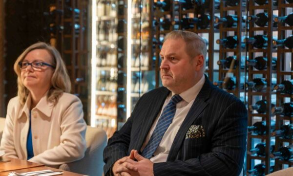 Orav e pret në Prishtinë raportuesin e BE-së për Kosovën: Angazhimi i BE-së mbetet i fortë, si gjithmonë