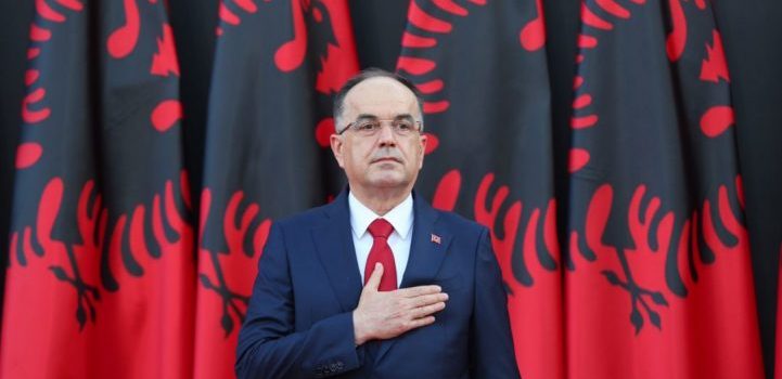 Presidenti Begaj viziton Kosovën, policia njofton për bllokim të përkohshëm të rrugëve