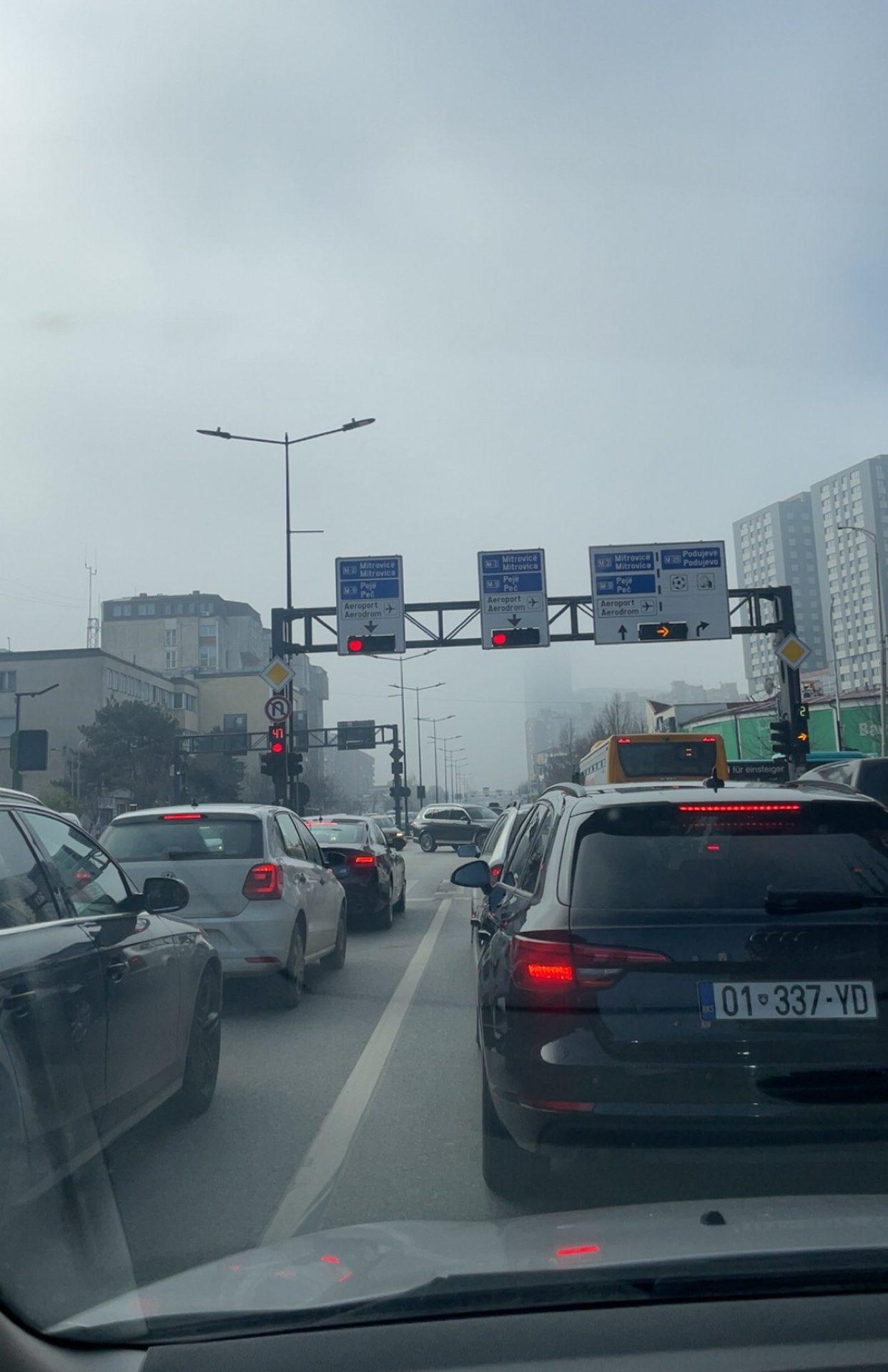 Prishtina sot po renditet e 19-ta në botë për ajër të ndotur