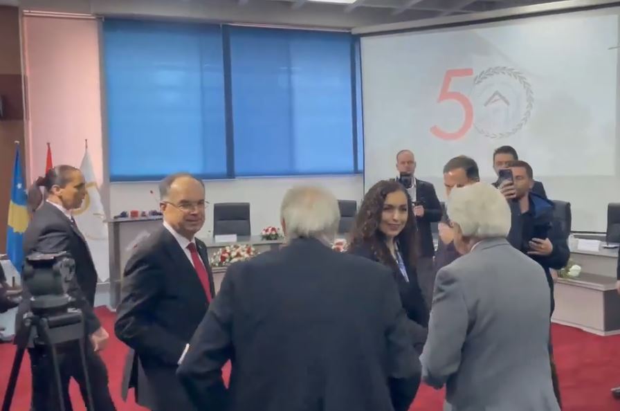 ASHAK-u feston 50-vjetorin, pjesë e ceremonisë liderë nga Kosova e Shqipëria