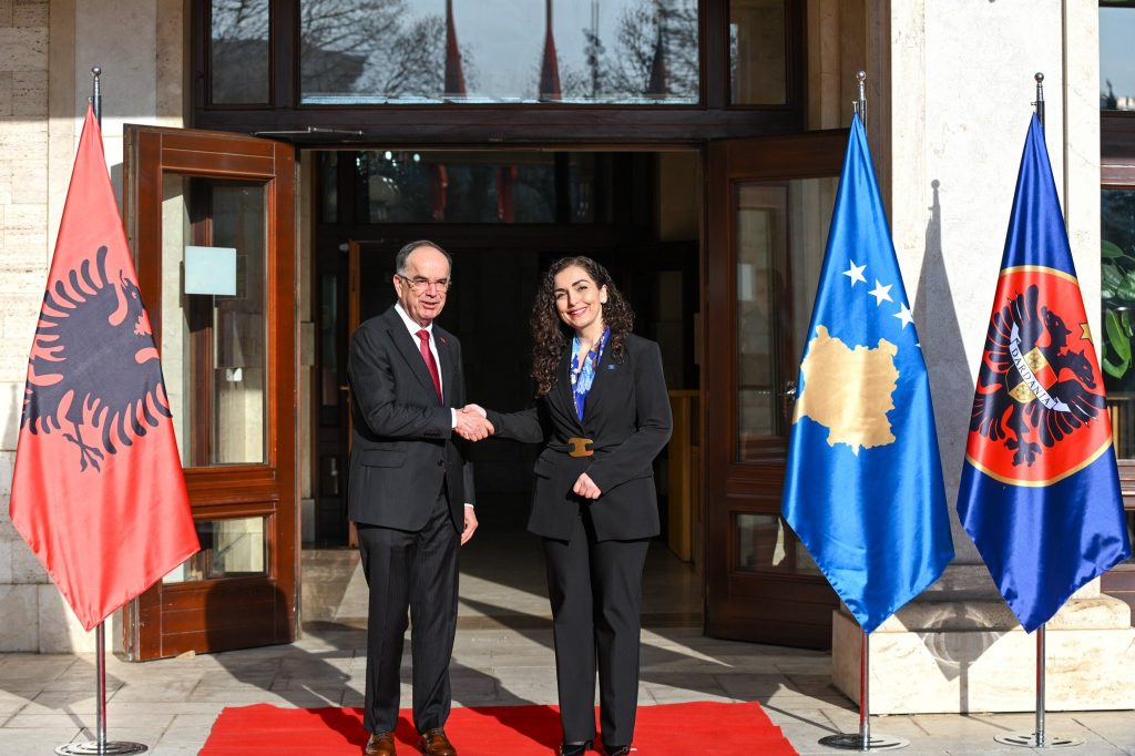 Osmani e pret Begajn: Kosova dhe Shqipëria të jenë gjithmonë pranë njëra-tjetrës