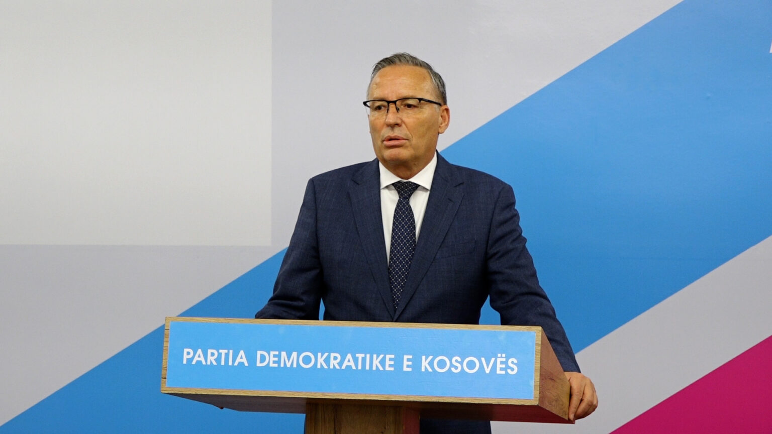 PDK prezanton sot kandidaturën e Bedri Hamzës për kryeministër dhe listën për deputetë