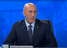 Heqja e simboleve të Kosovës nga kryetarët në veri, Ramush Haradinaj kërkon veprim nga ndërkombëtarët