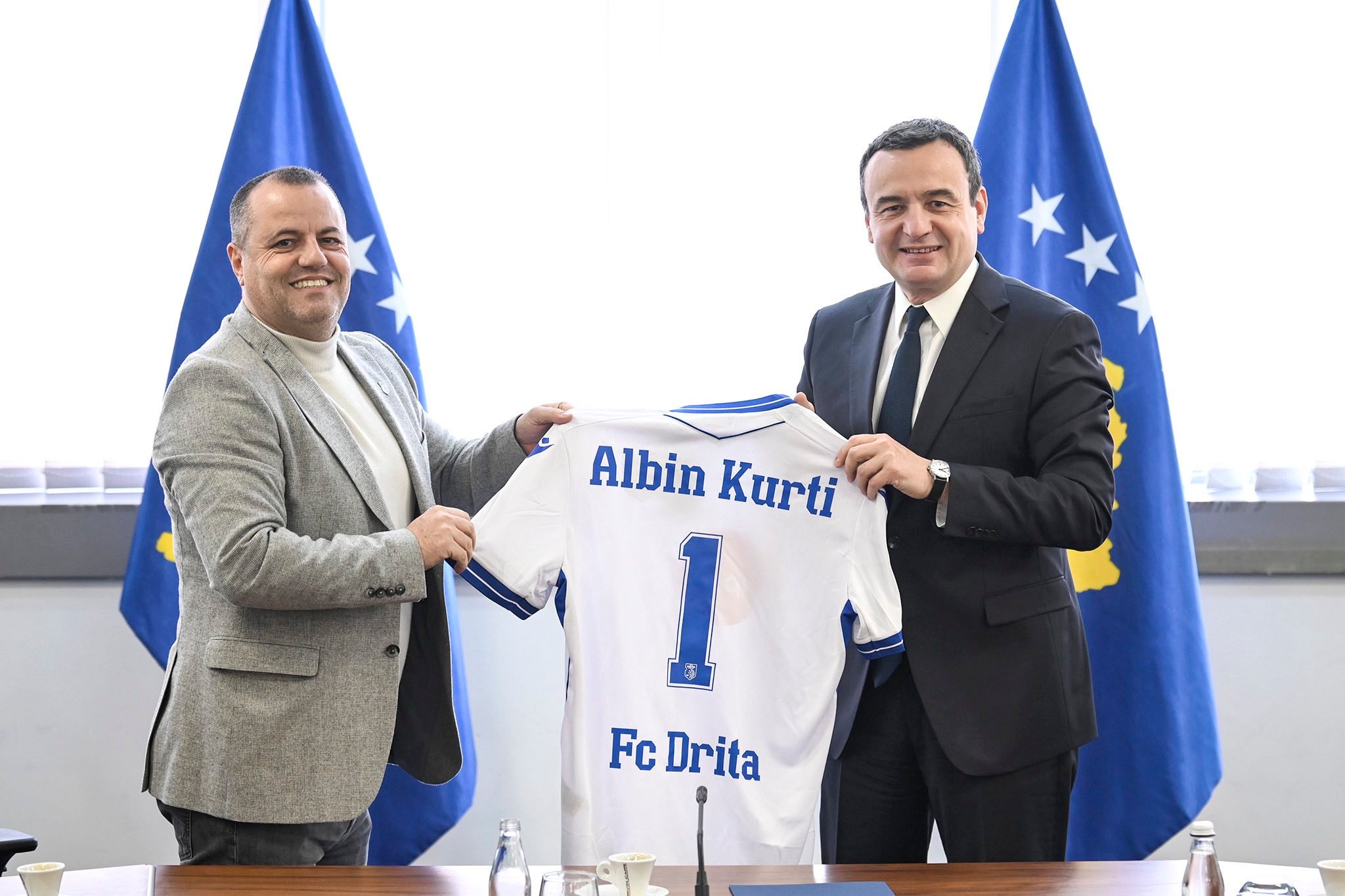 Albin Kurti mirëpret në kryeministri ekipin e Gjilanit, FC Drita