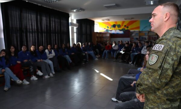 FSK mban ligjërata vetëdijesuese për nxënësit rreth rrezikut nga mjetet piroteknike