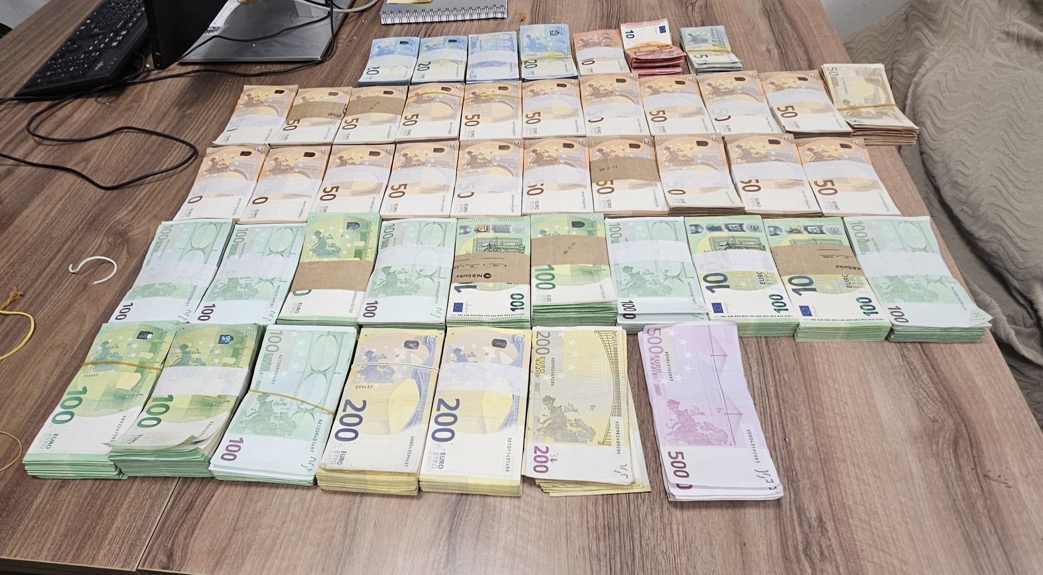 Dogana e Kosovës sekuestron rreth 300 mijë euro të padeklaruara