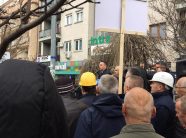 Punëtorët e KEK-ut protestojnë para zyrave të korporatës, kërkojnë rritje pagash