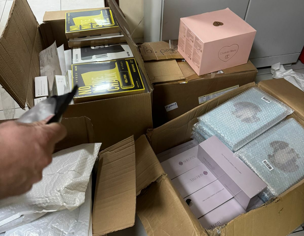 Ndalohet autobusi në Vërmicë, i gjenden mallra të padeklaruara